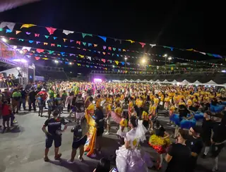 Feira Folclórica de Manaus reúne mais mil pessoas na Bola da Suframa