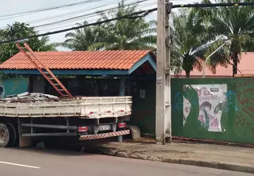 Prefeitura revitaliza paradas de ônibus em Manaus