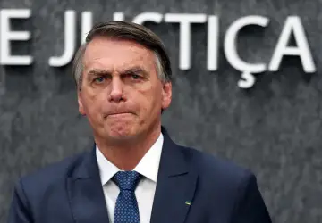 Rejeição de Bolsonaro segue alta e preocupa equipe