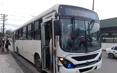 Prefeitura apreende ônibus clandestino que realizava transporte irregular de passageiros