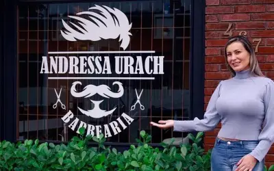 Andressa Urach abre sua própria barbearia após troca de farpas com filho: "Realizando um sonho!"