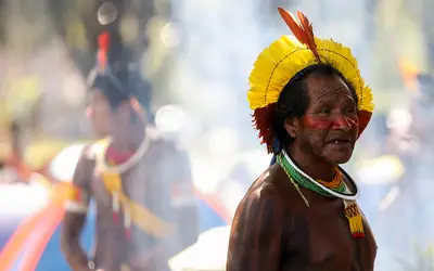 Lideranças indígenas e Lula debatem proteção de terras tradicionais