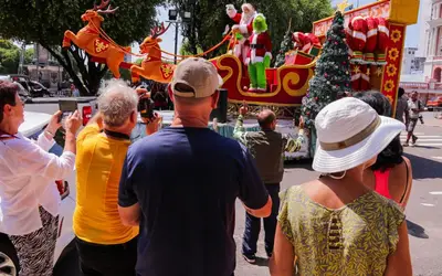 Prefeitura de Manaus celebra 5ª Parada Natalina nas ruas do Centro