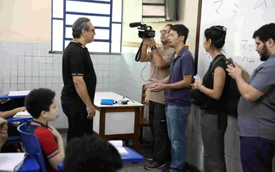 Rede de Tv Japonesa NHK produz reportagem sobre escola bilíngue Djalma Batista 