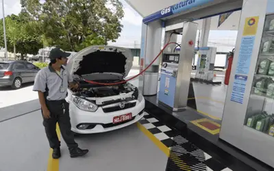 AM pagará R$ 4 mil a motorista que converter veículo para GNV, o gás para carros 